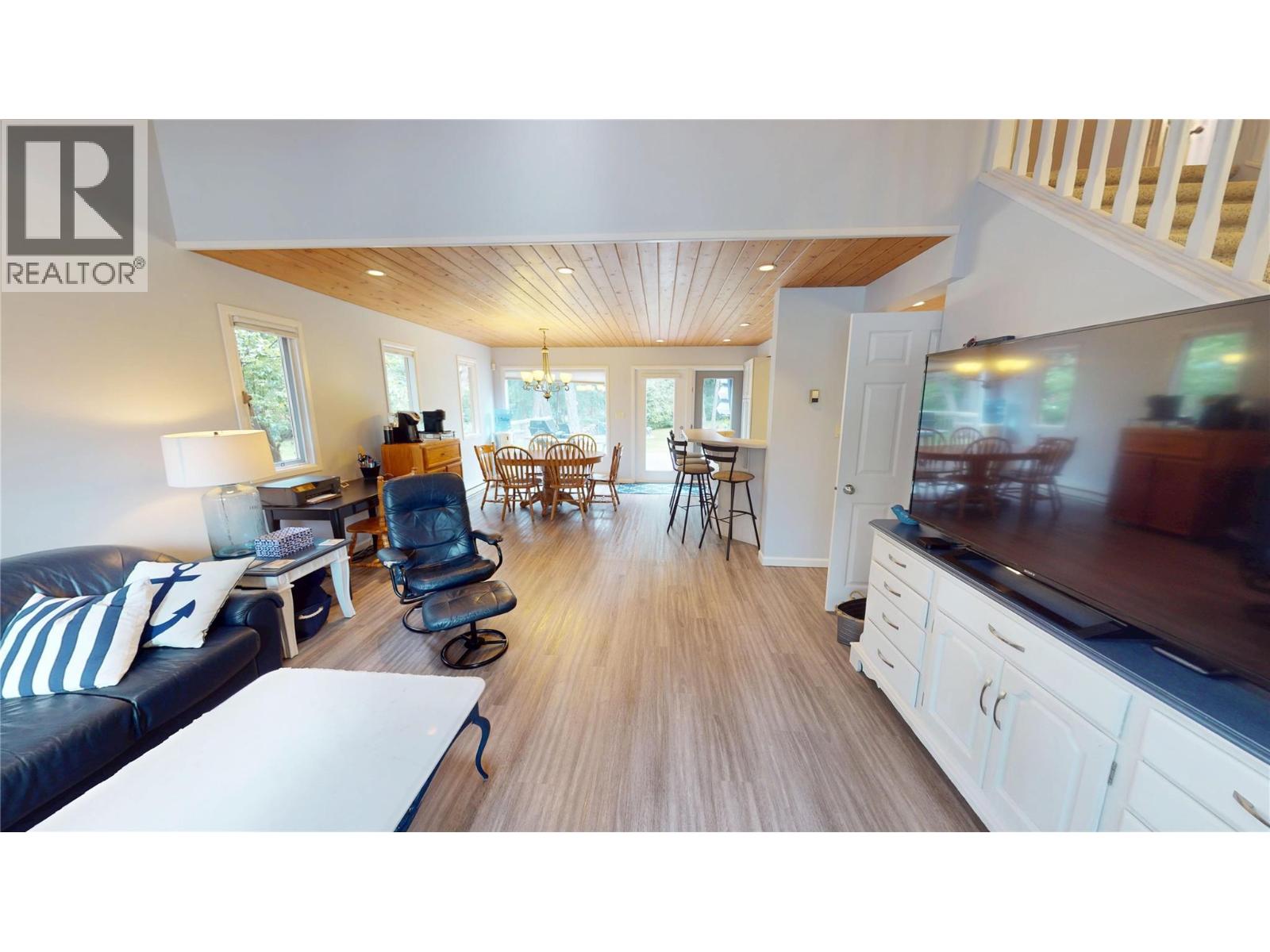4878 Ridge Crescent - 8