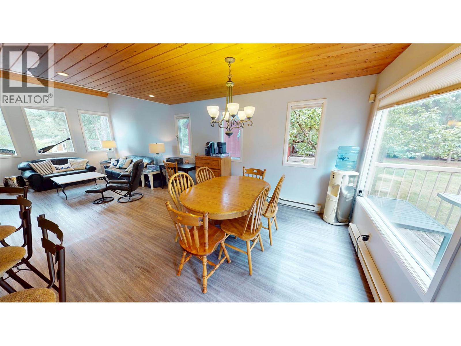 4878 Ridge Crescent - 4