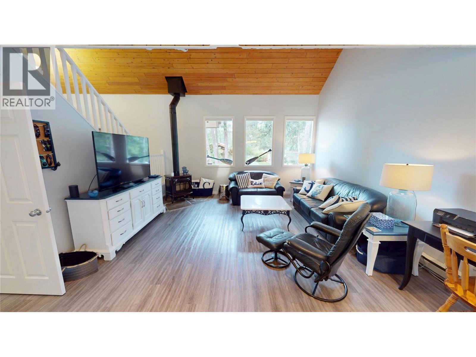 4878 Ridge Crescent - 9