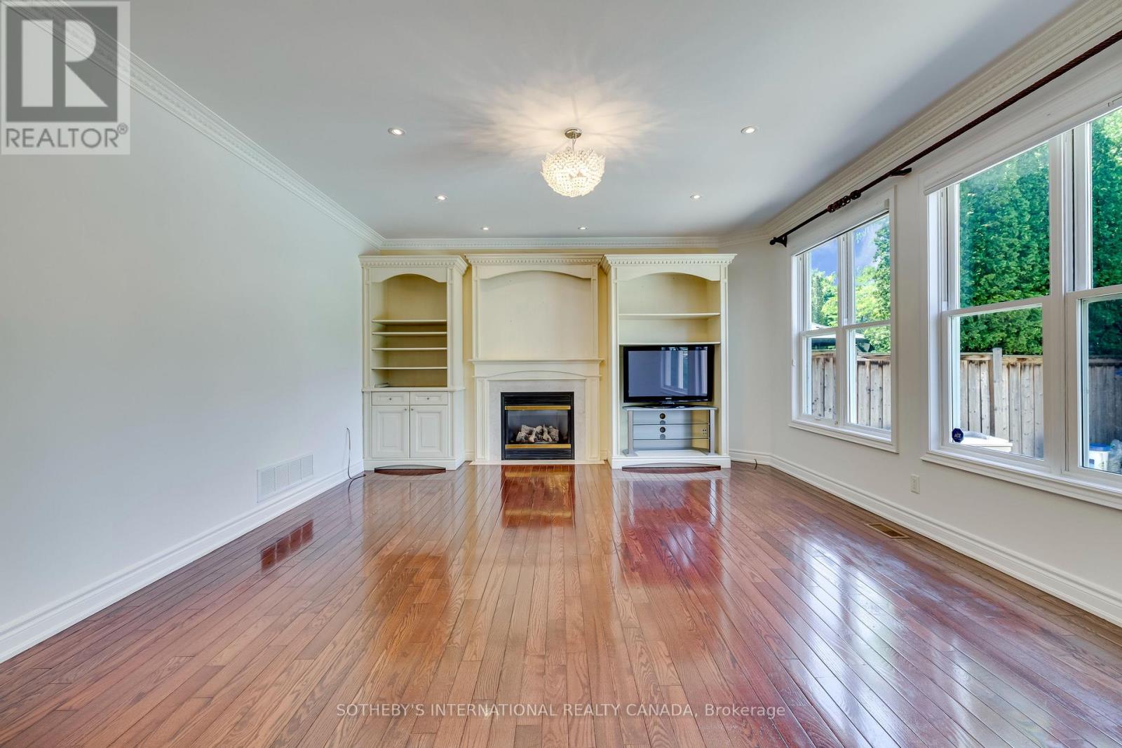 549 RENSHAW COURT - Image 19