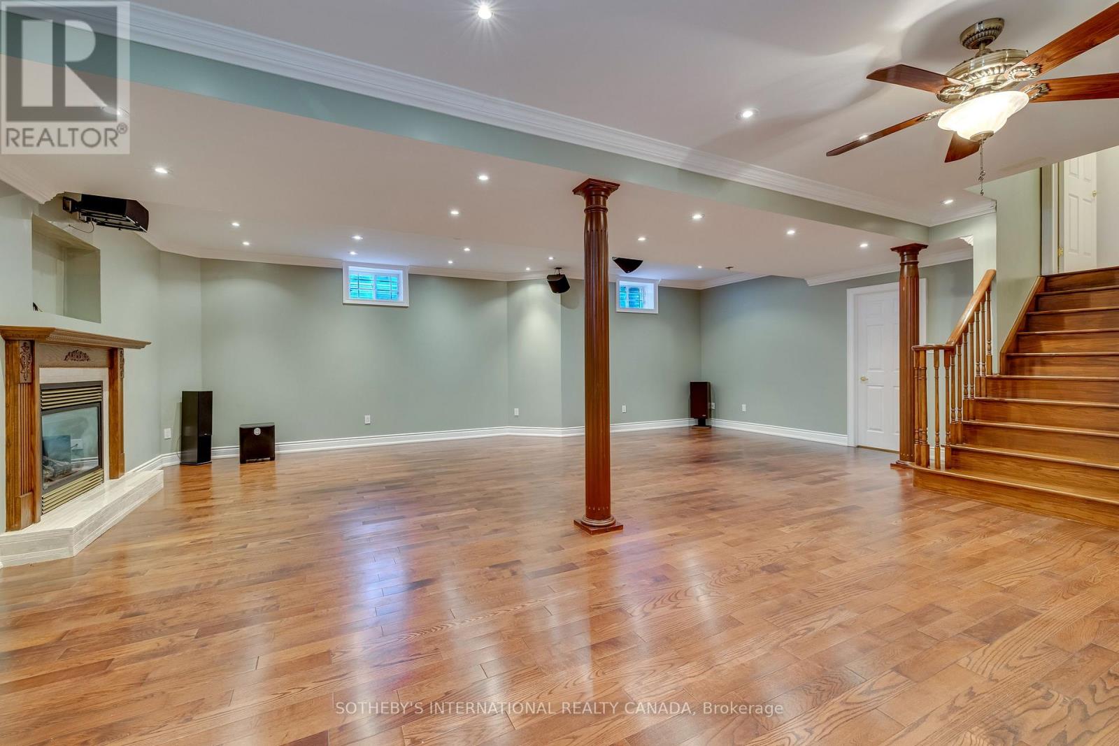 549 RENSHAW COURT - Image 35