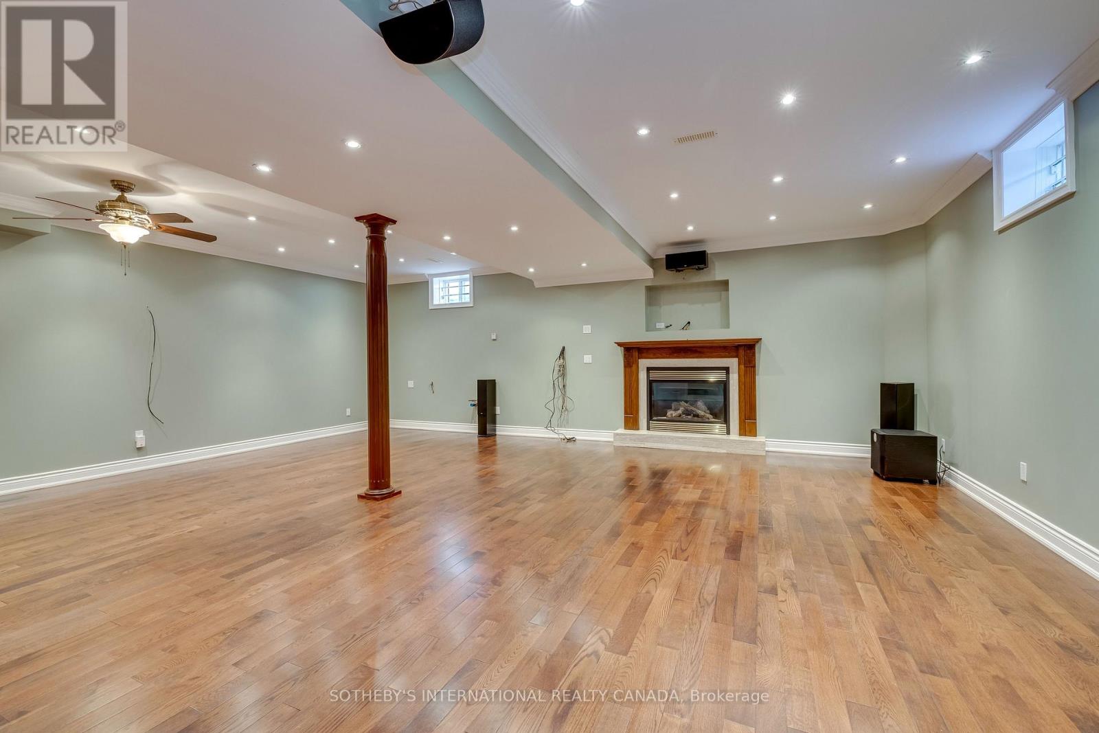 549 RENSHAW COURT - Image 36