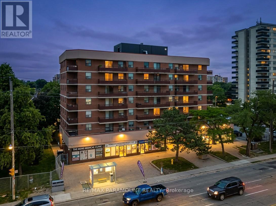 #303 1881 JANE STREET - 1