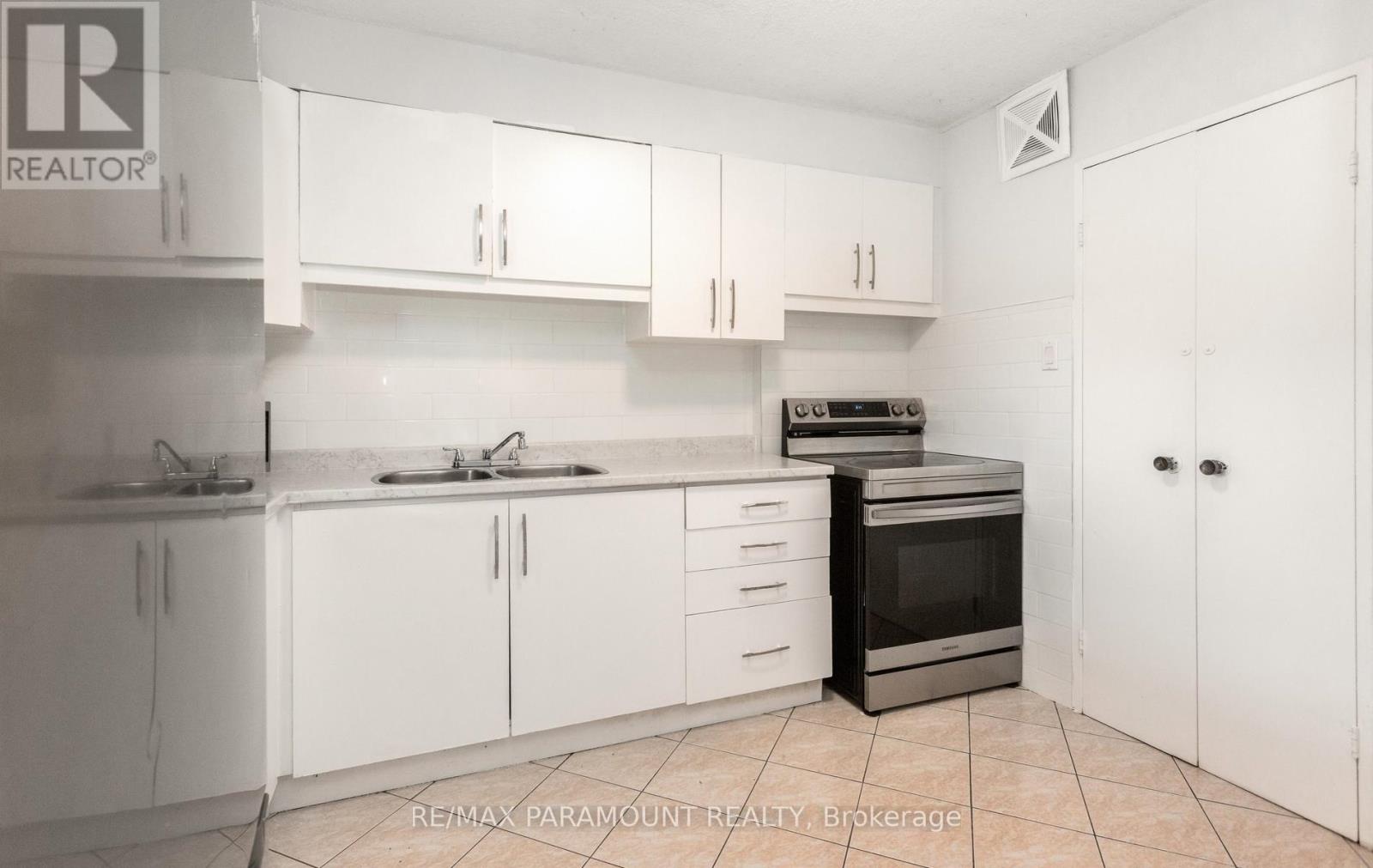 #303 1881 JANE STREET - 15