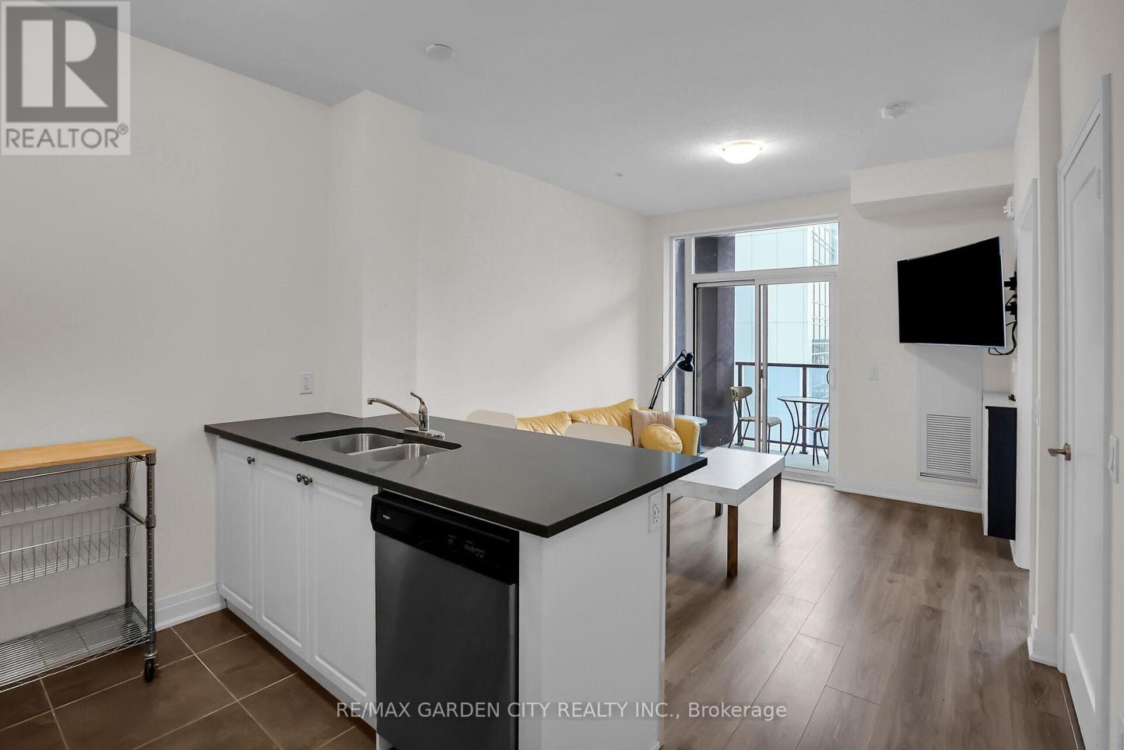 #431 16 CONCORD PLACE - Image 24