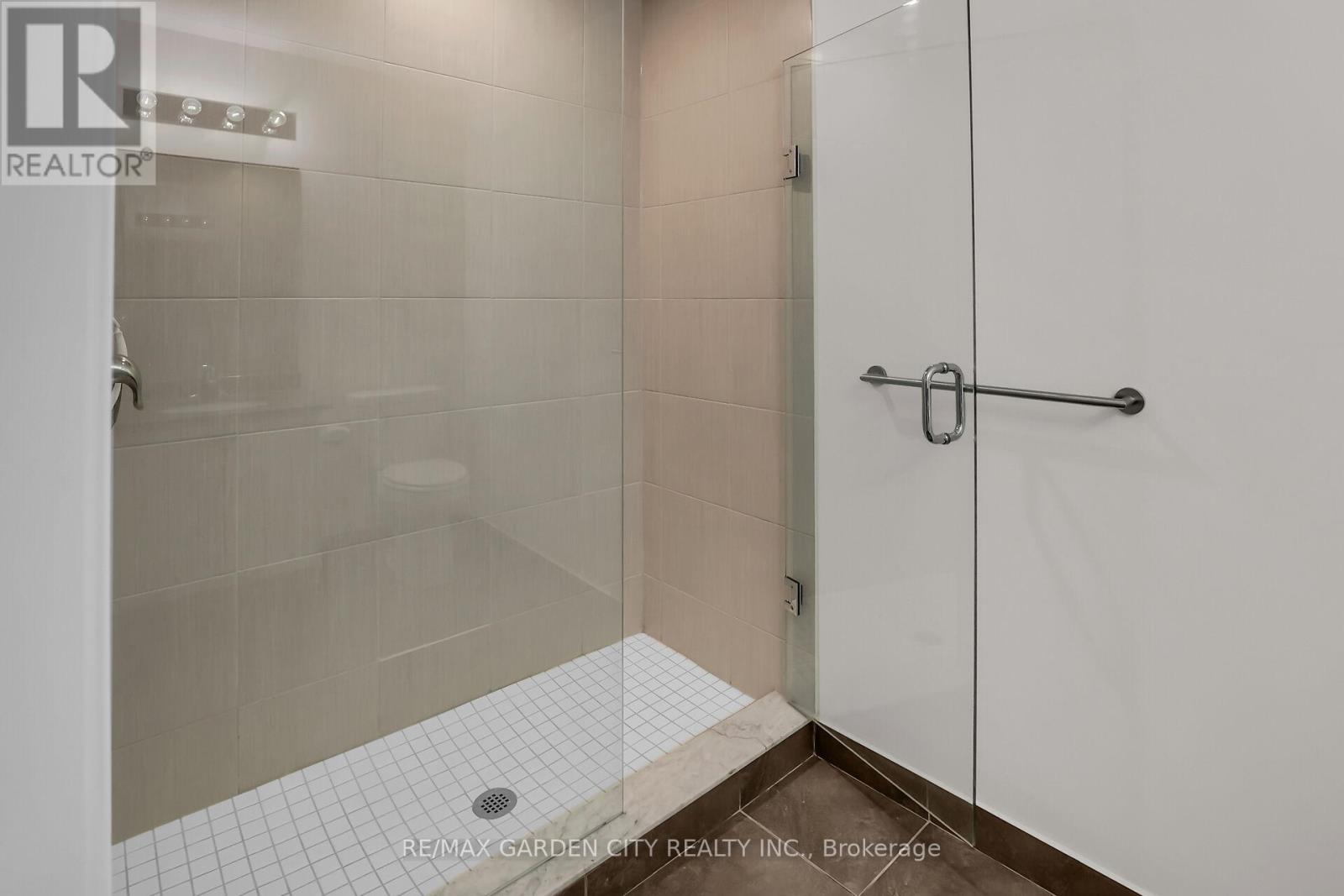 #431 16 CONCORD PLACE - Image 21
