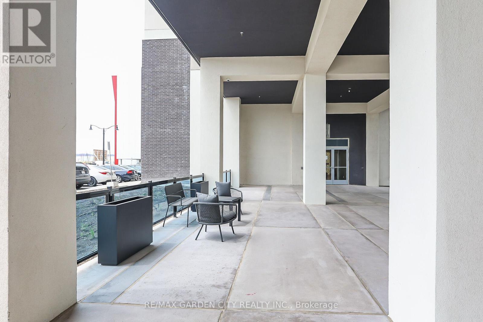 #431 16 CONCORD PLACE - Image 35
