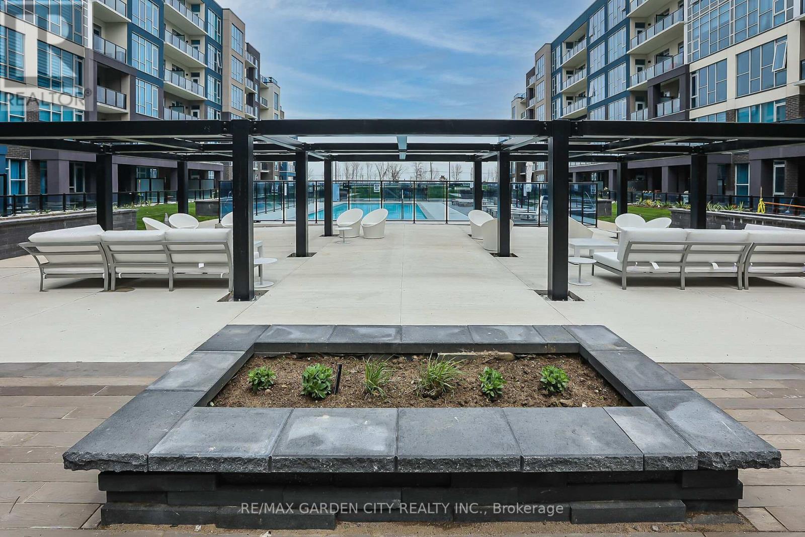 #431 16 CONCORD PLACE - Image 31