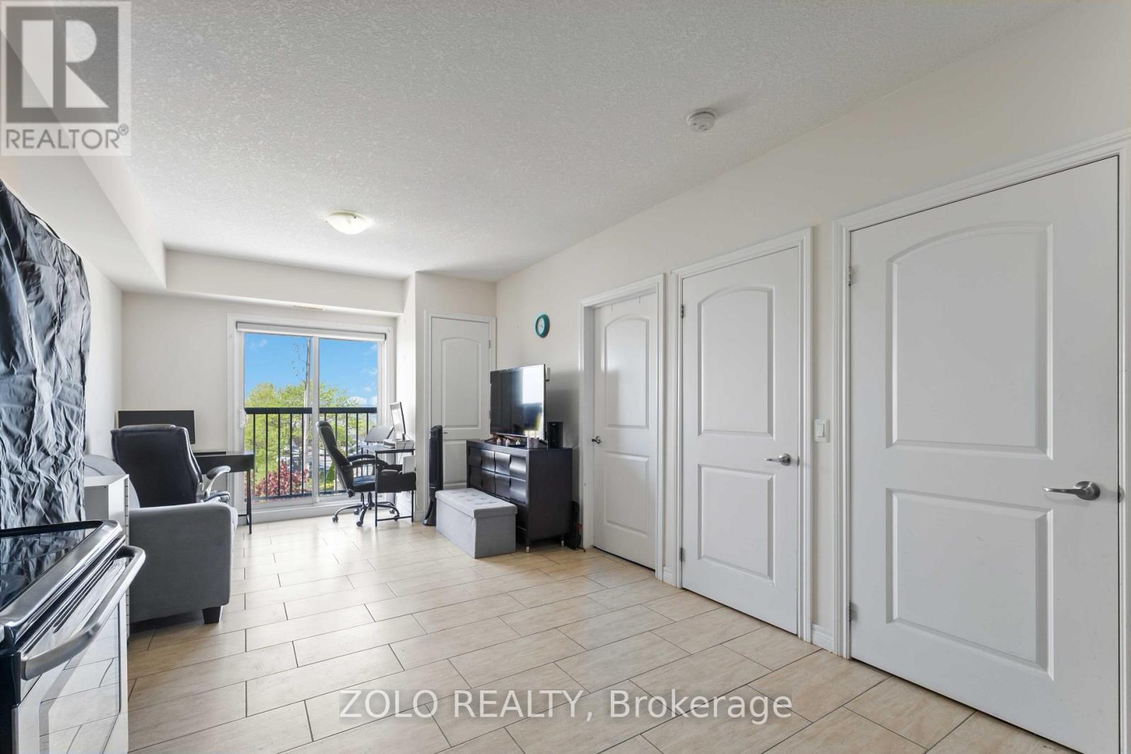 #304 886 GOLF LINKS ROAD - 10