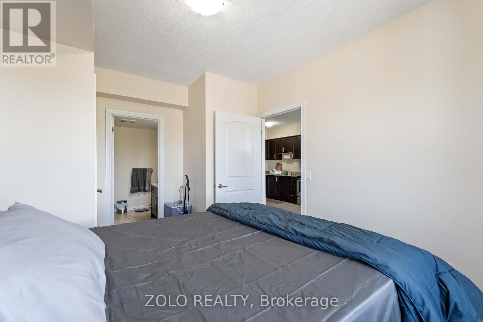 #304 886 GOLF LINKS ROAD - 15