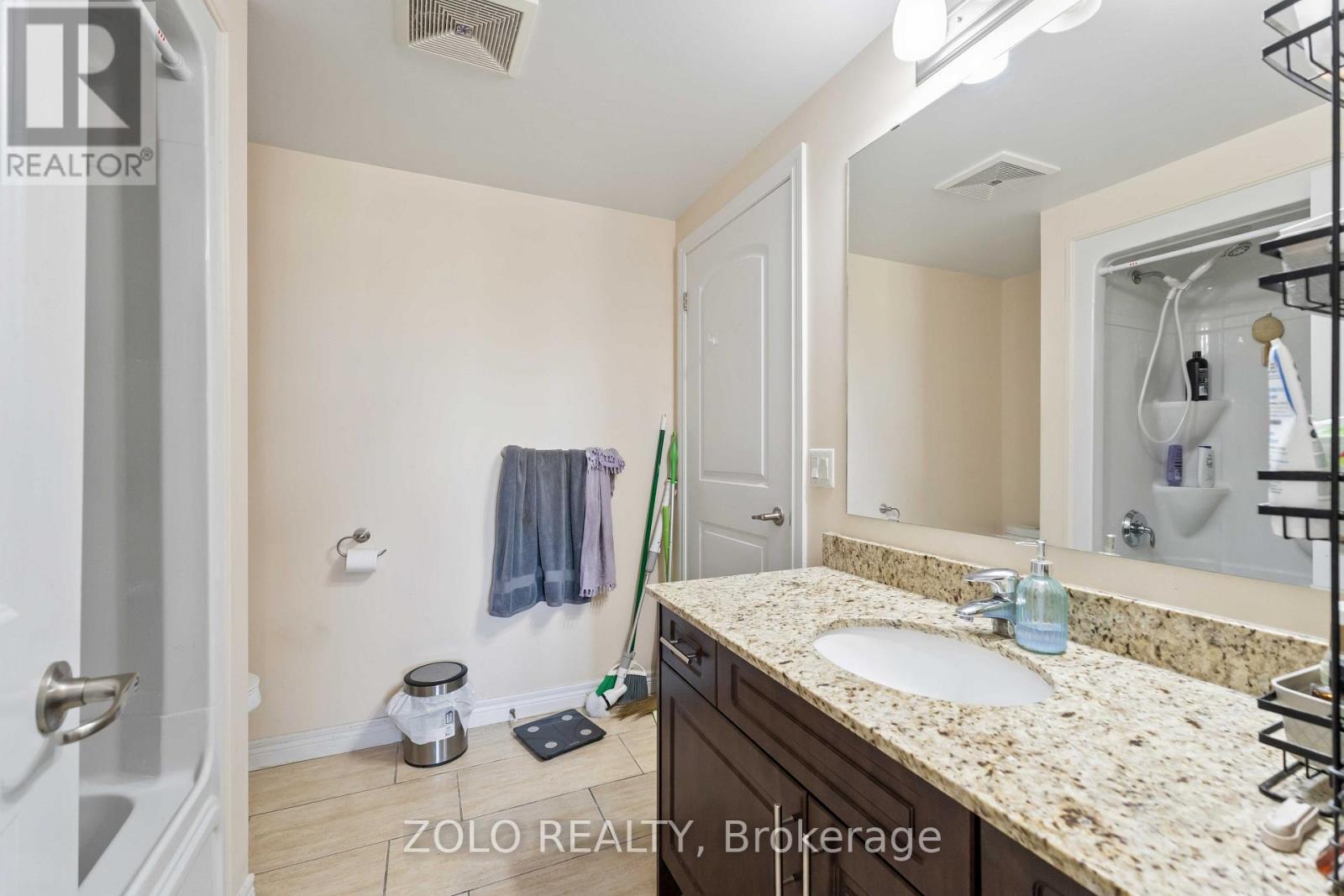#304 886 GOLF LINKS ROAD - 16