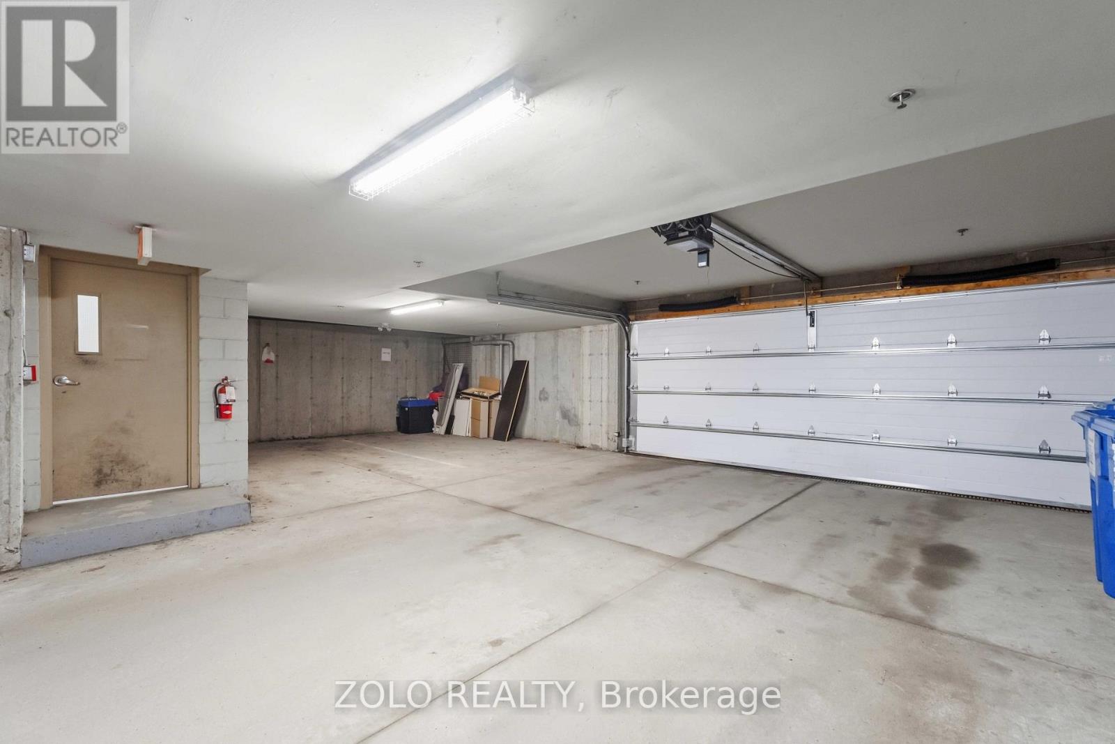 #304 886 GOLF LINKS ROAD - 19