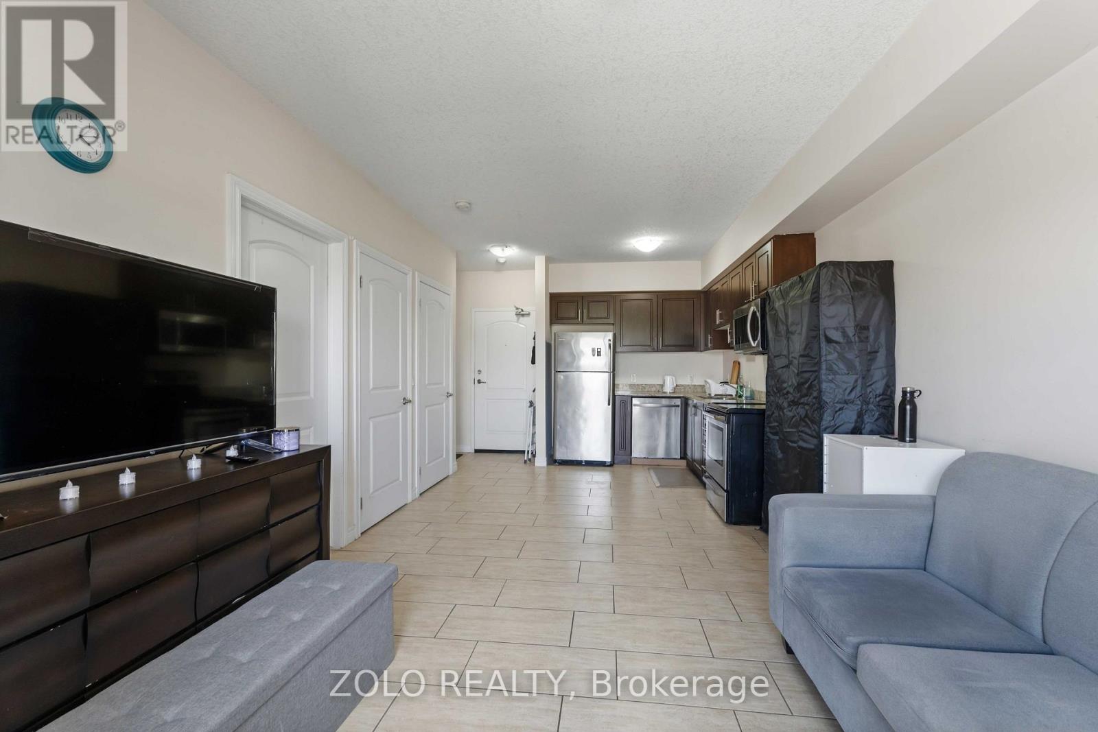 #304 886 GOLF LINKS ROAD - 9