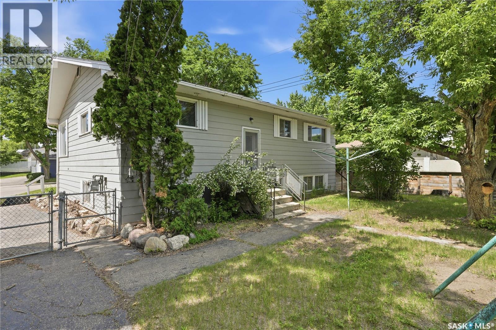 1632 9th AVENUE N - 34