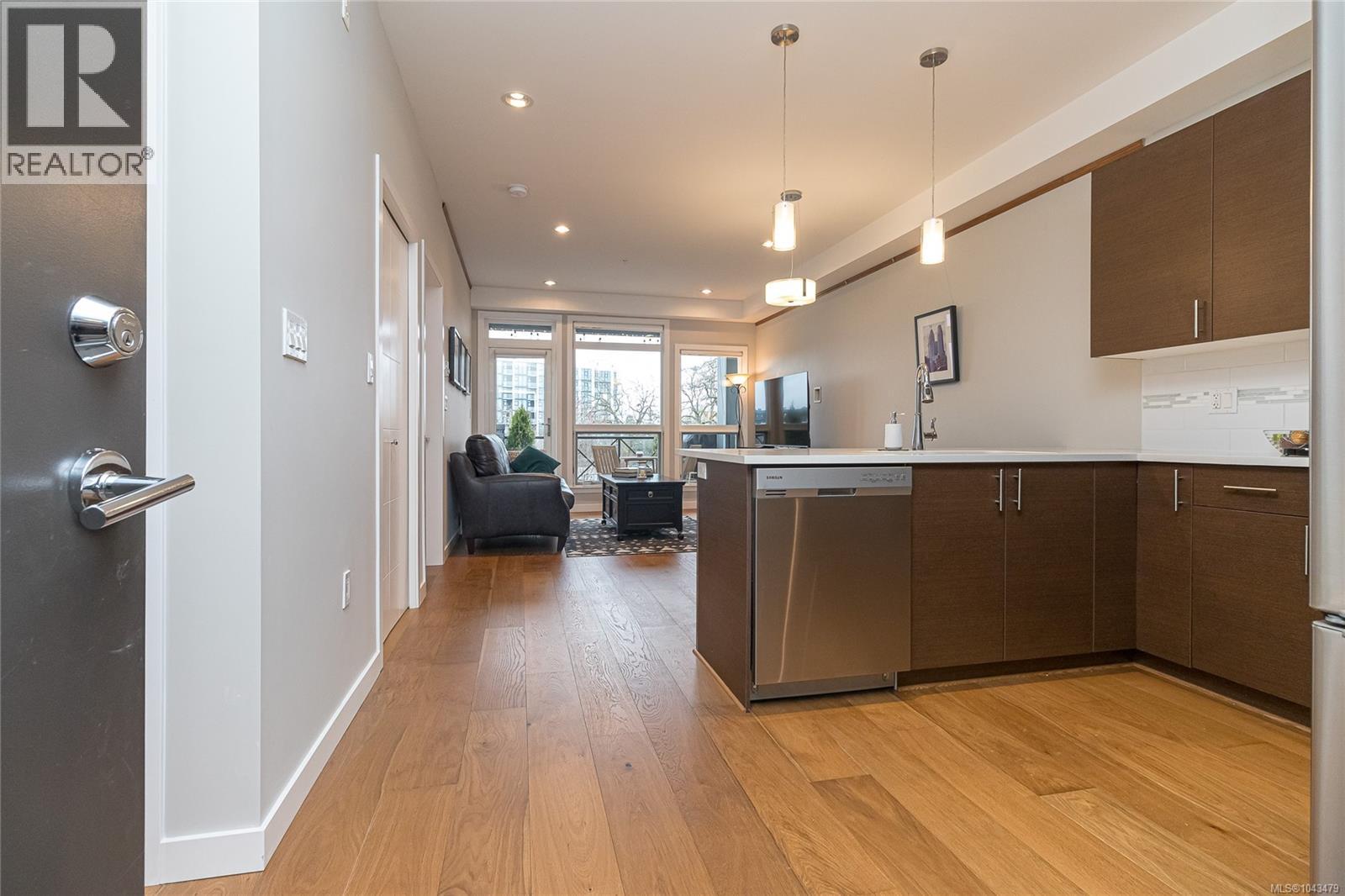 #303 924 Esquimalt Rd - 5
