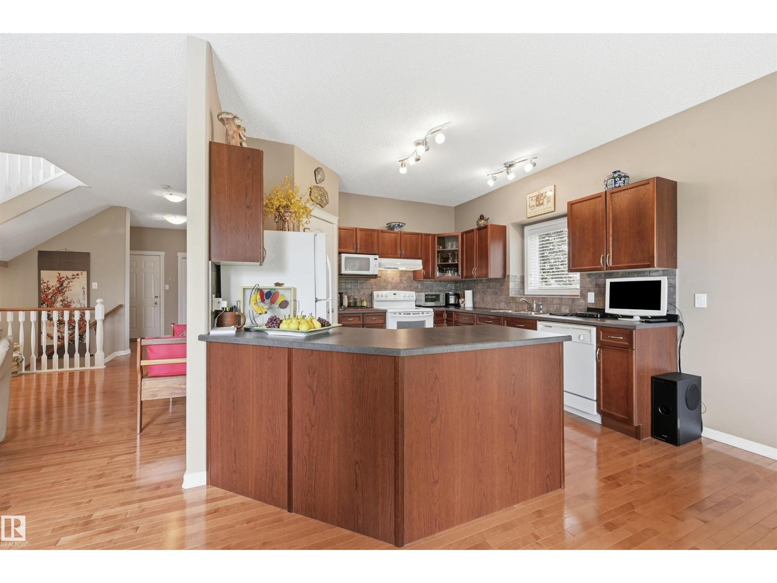 #1 577 BUTTERWORTH WY NW - 11