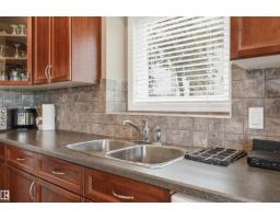 #1 577 Butterworth Wy Nw, Edmonton, AB T6R2Y2 Photo 13