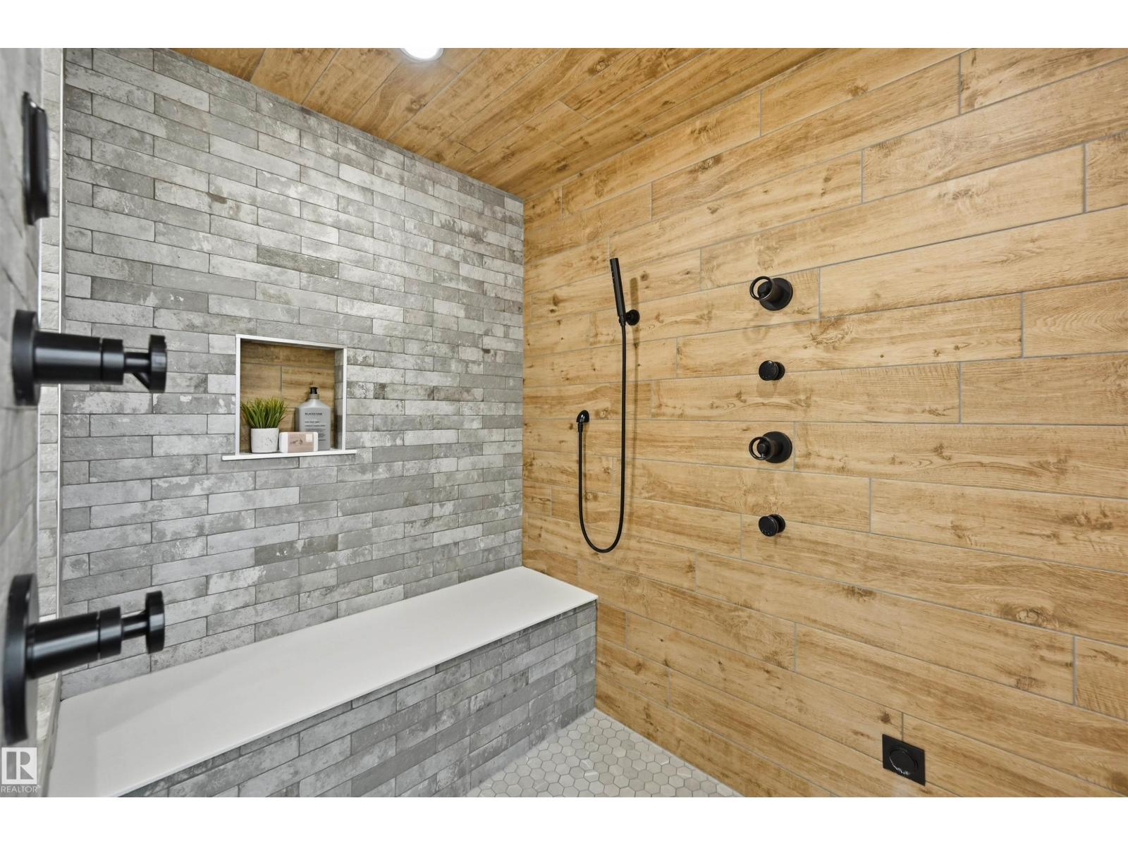 439 ROONEY CR NW - 25