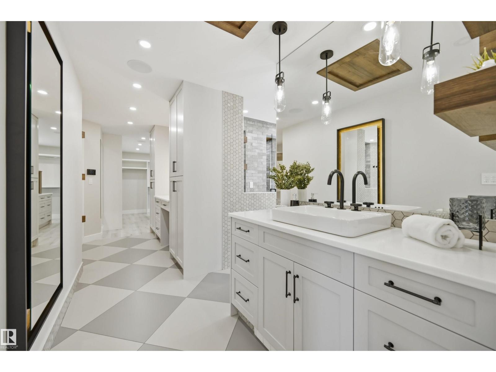 439 ROONEY CR NW - 26