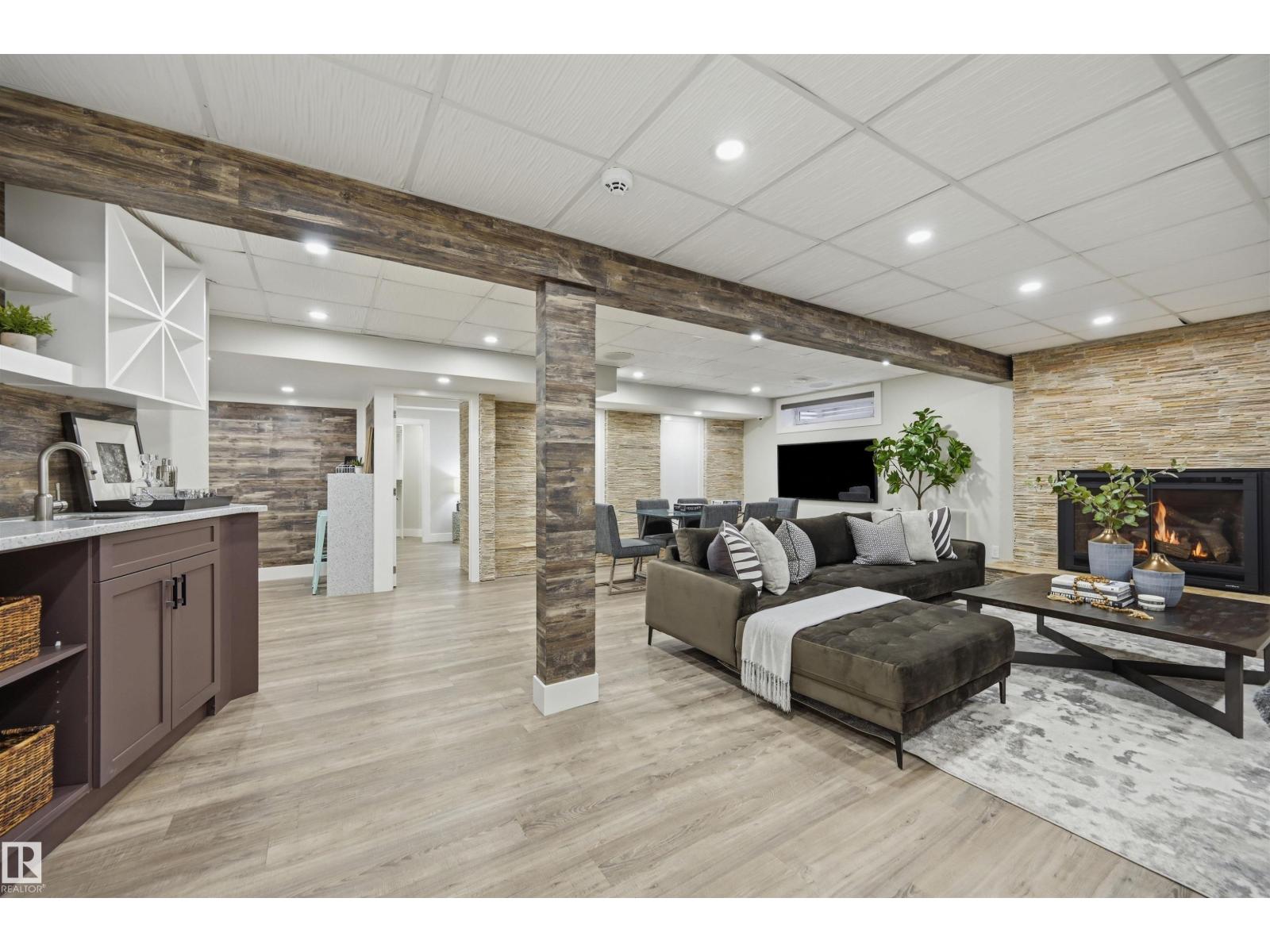439 ROONEY CR NW - 32