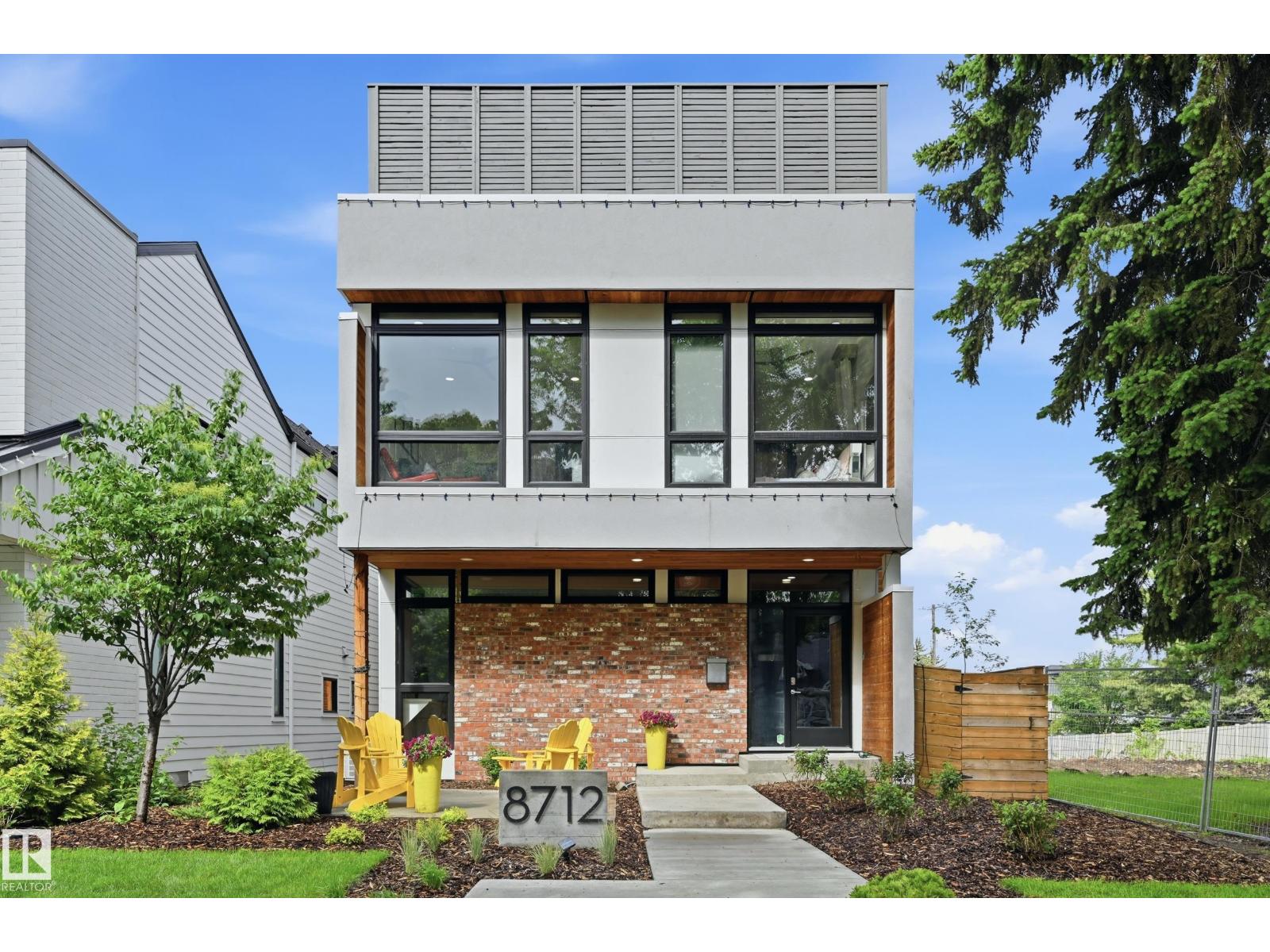 8712 120 ST NW - 1