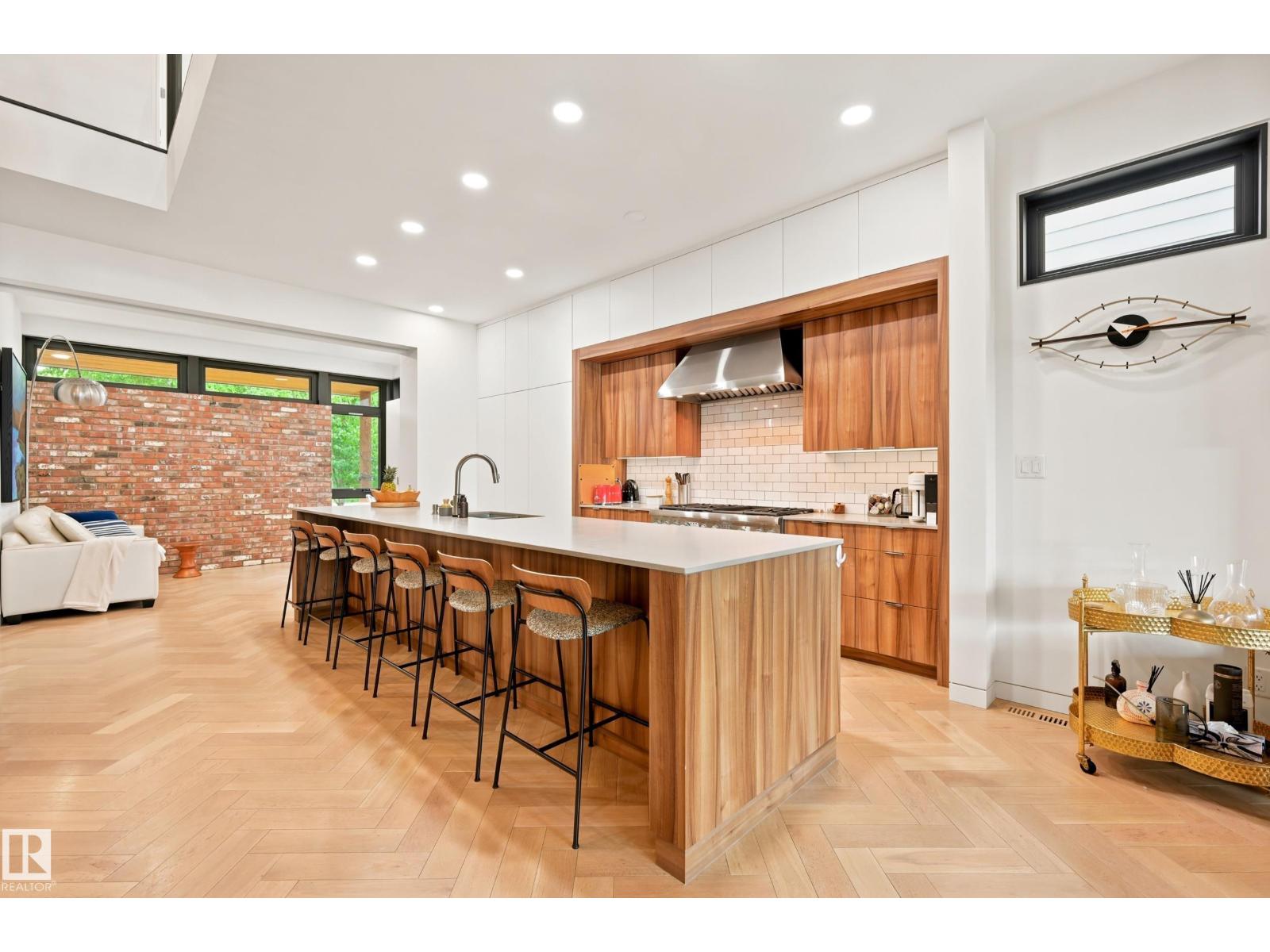 8712 120 ST NW - 12