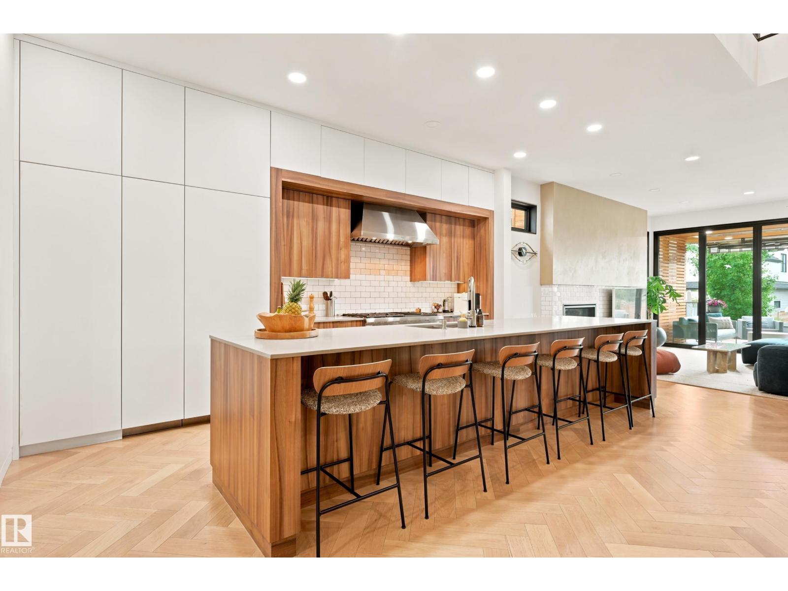 8712 120 ST NW - 13
