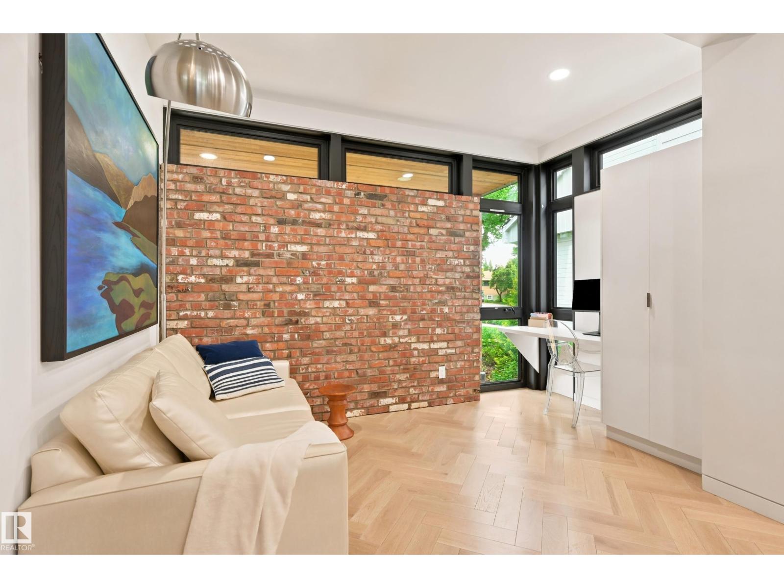 8712 120 ST NW - 16
