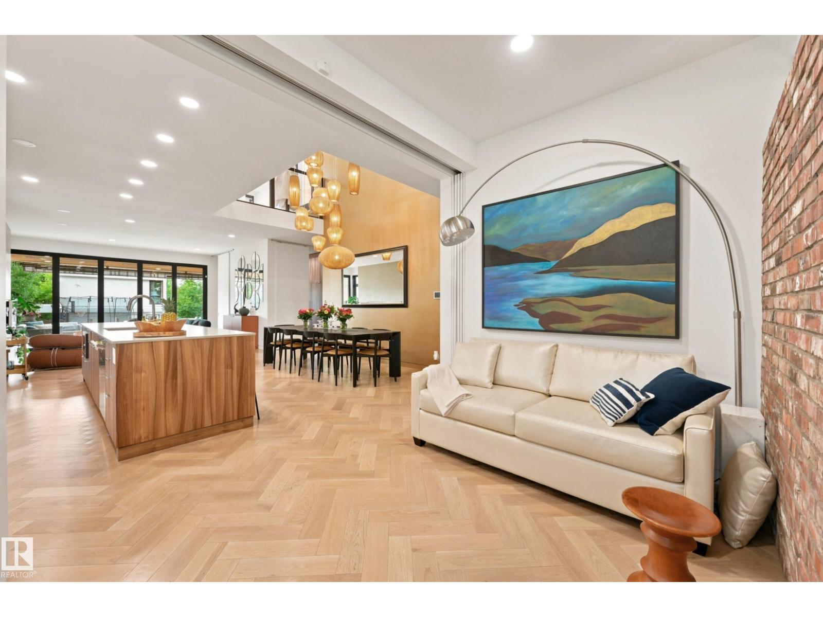 8712 120 ST NW - 17
