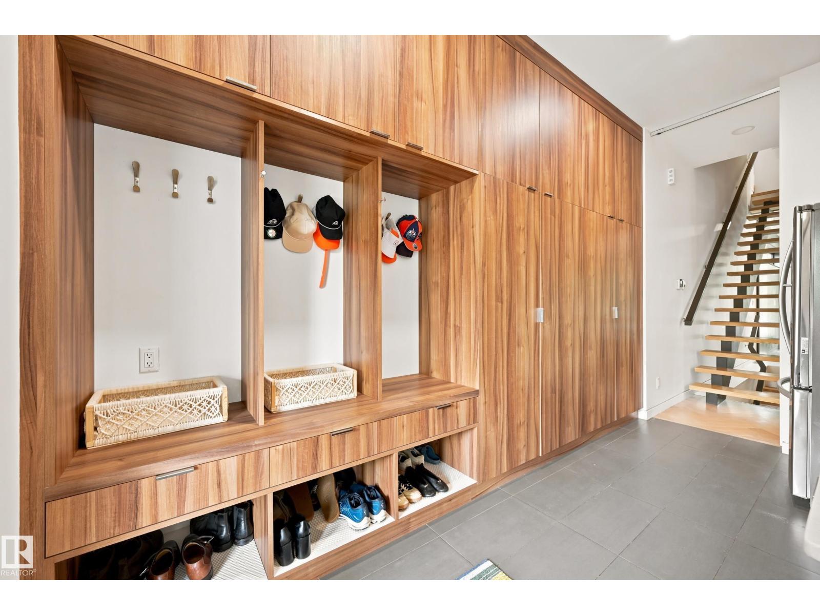 8712 120 ST NW - 19