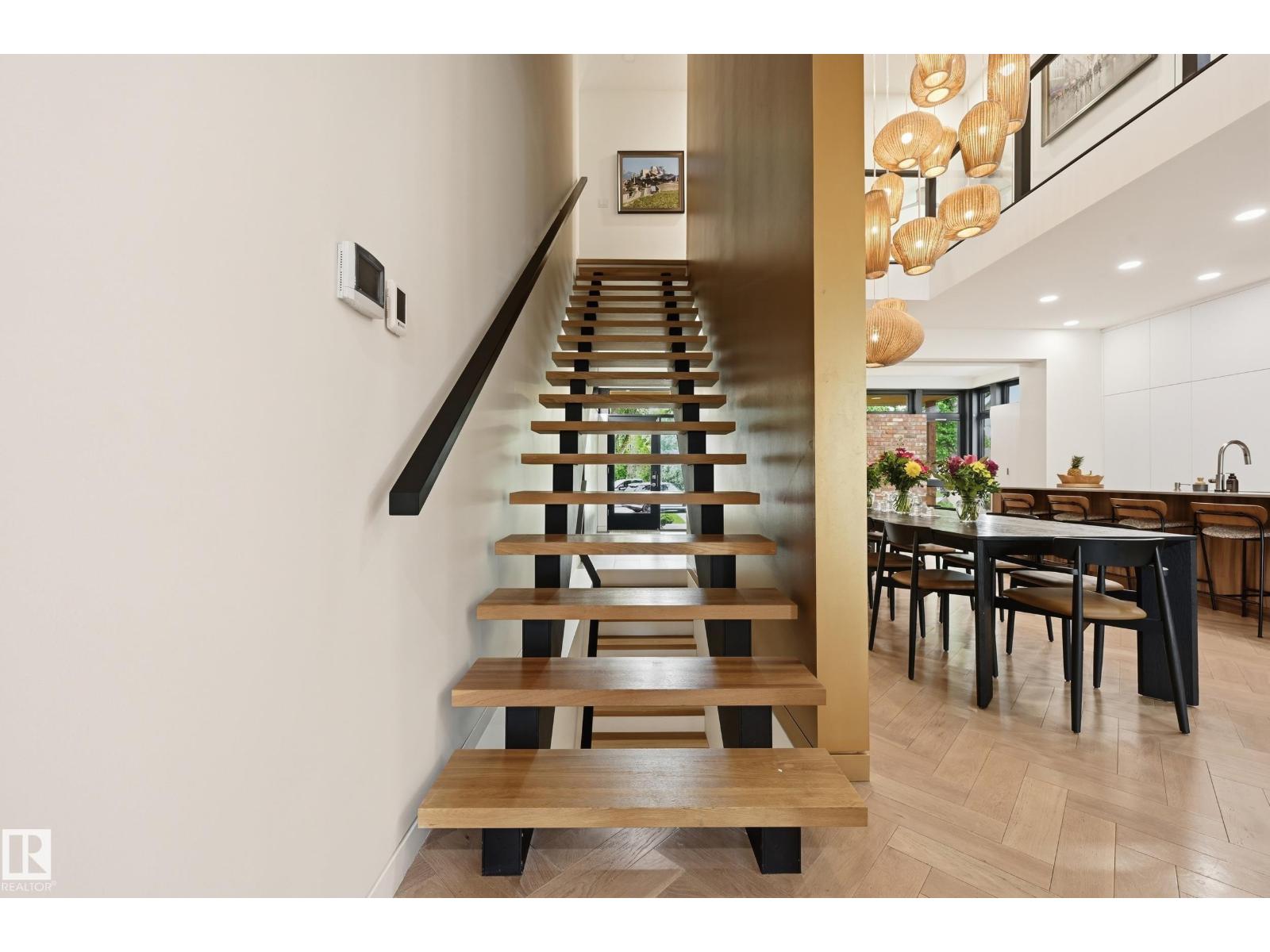 8712 120 ST NW - 20
