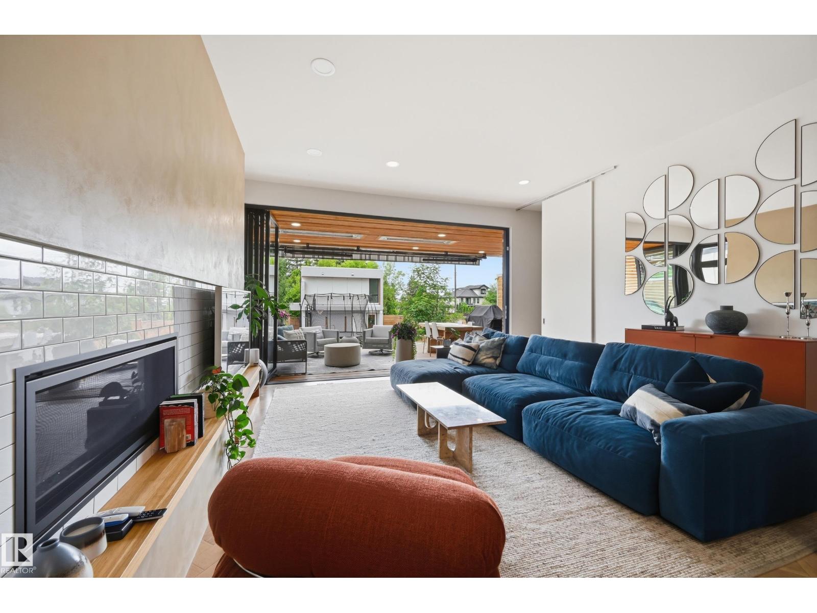 8712 120 ST NW - 22