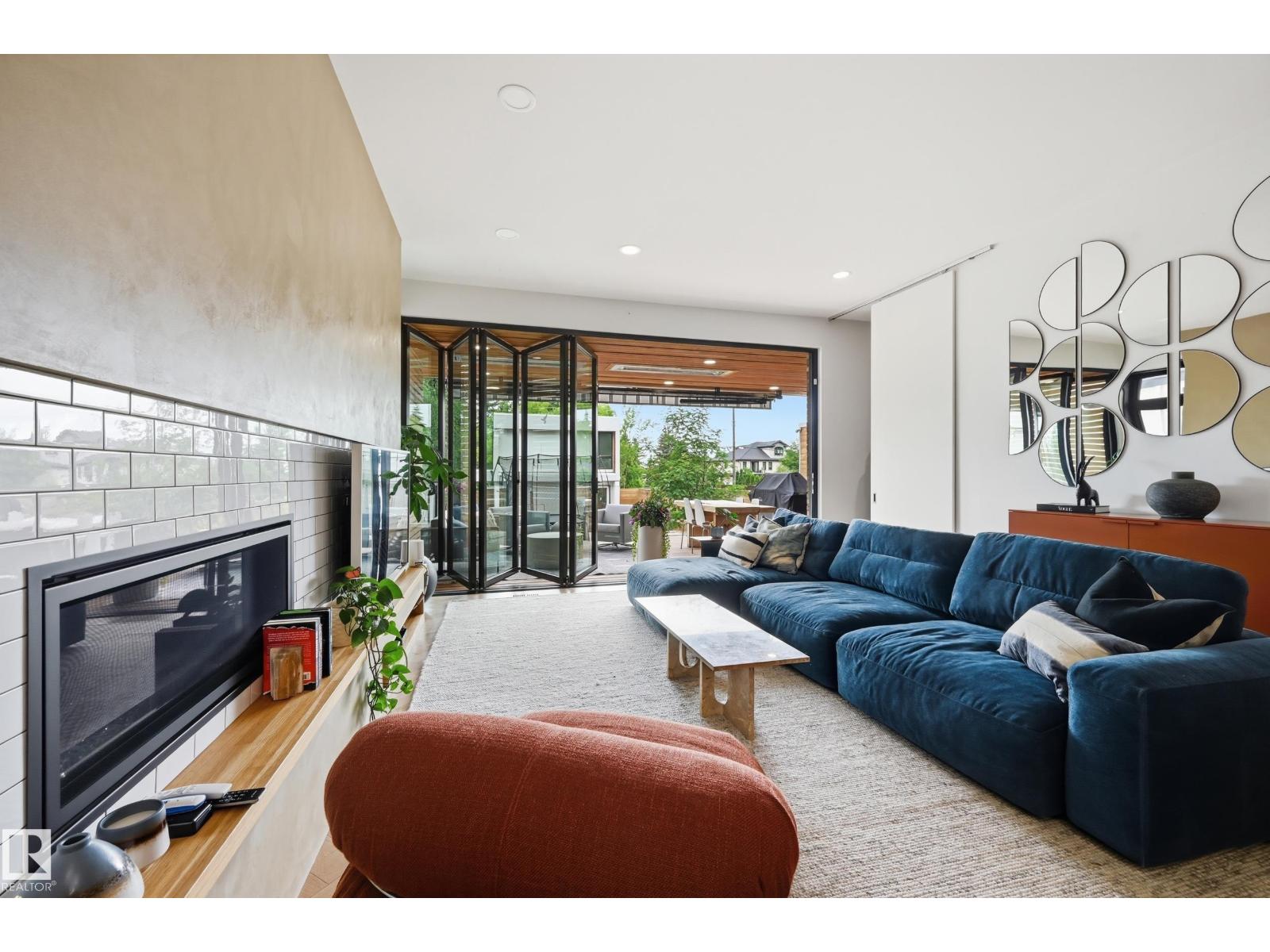 8712 120 ST NW - 29