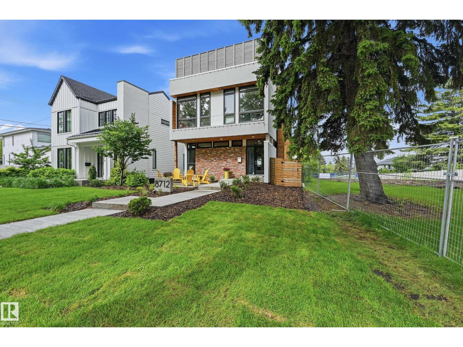 8712 120 ST NW - 3
