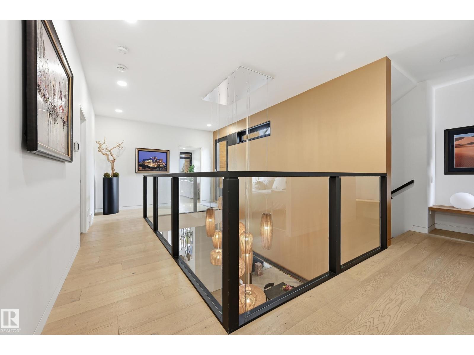 8712 120 ST NW - 30