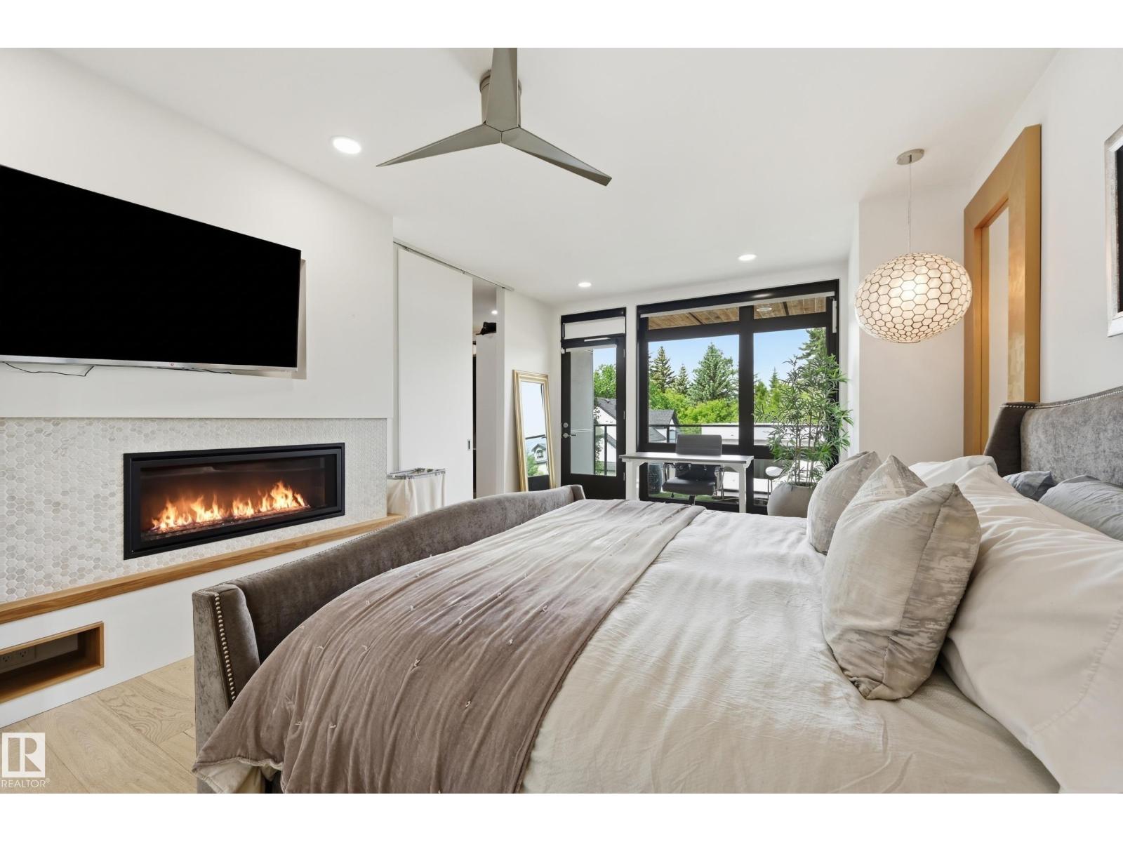 8712 120 ST NW - 31