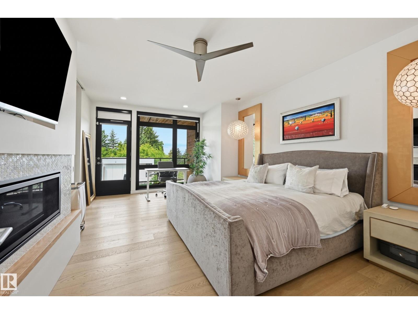 8712 120 ST NW - 32