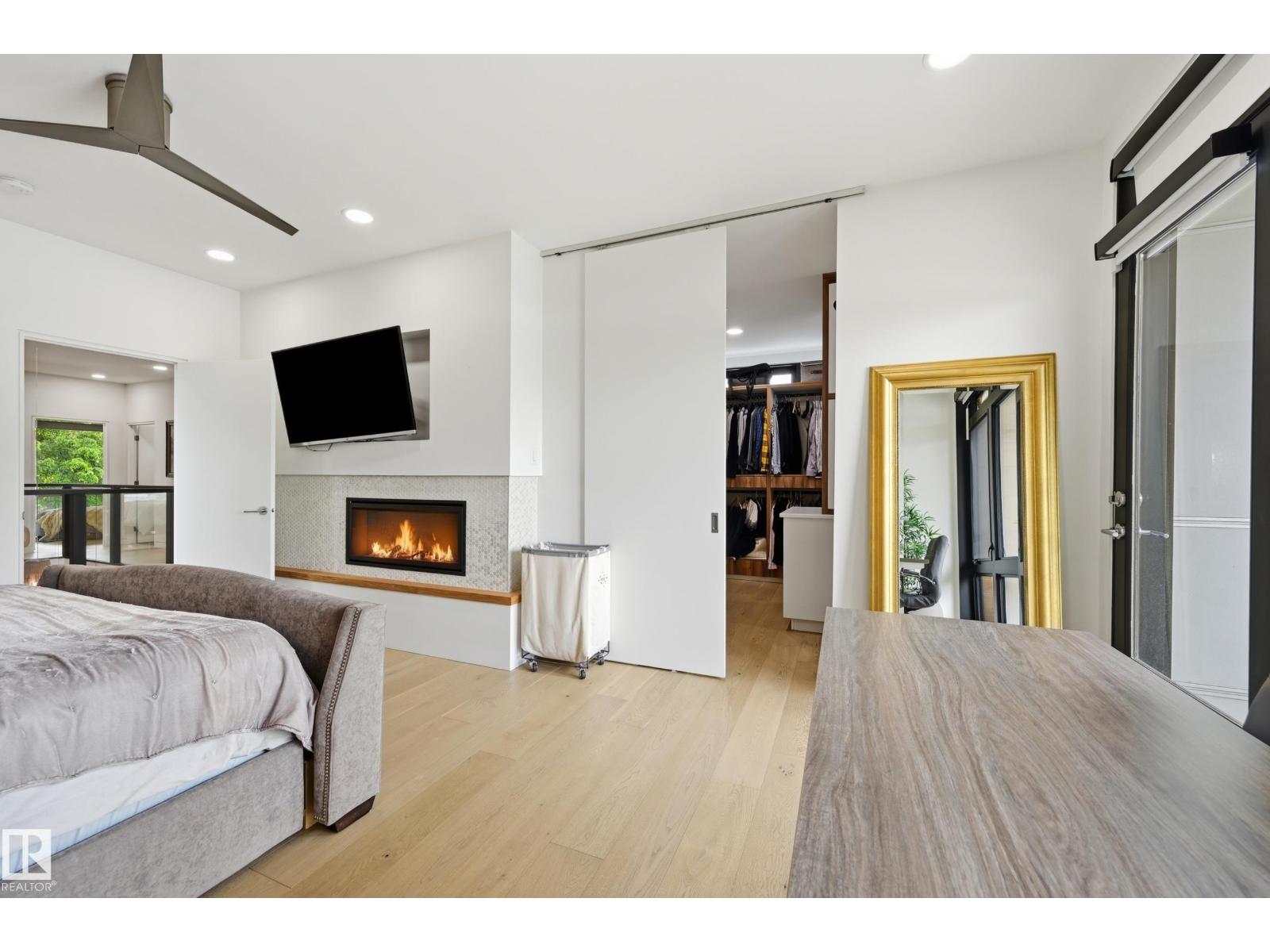 8712 120 ST NW - 33