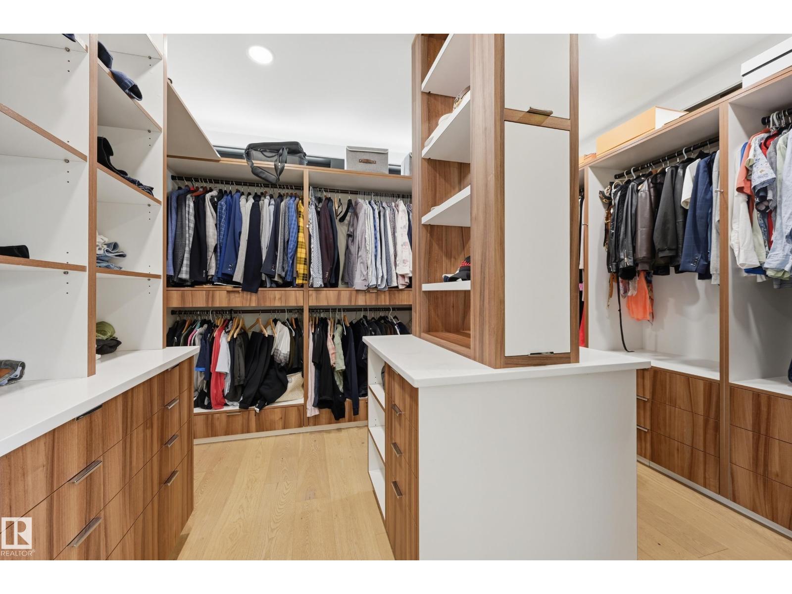8712 120 ST NW - 34