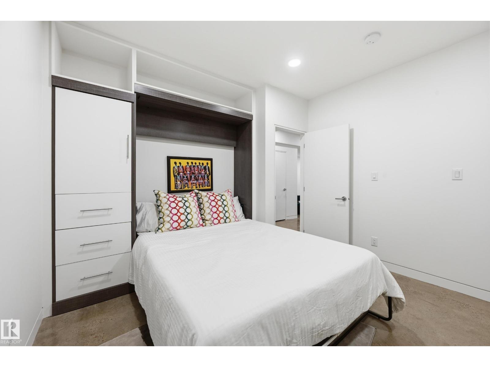 8712 120 ST NW - 49
