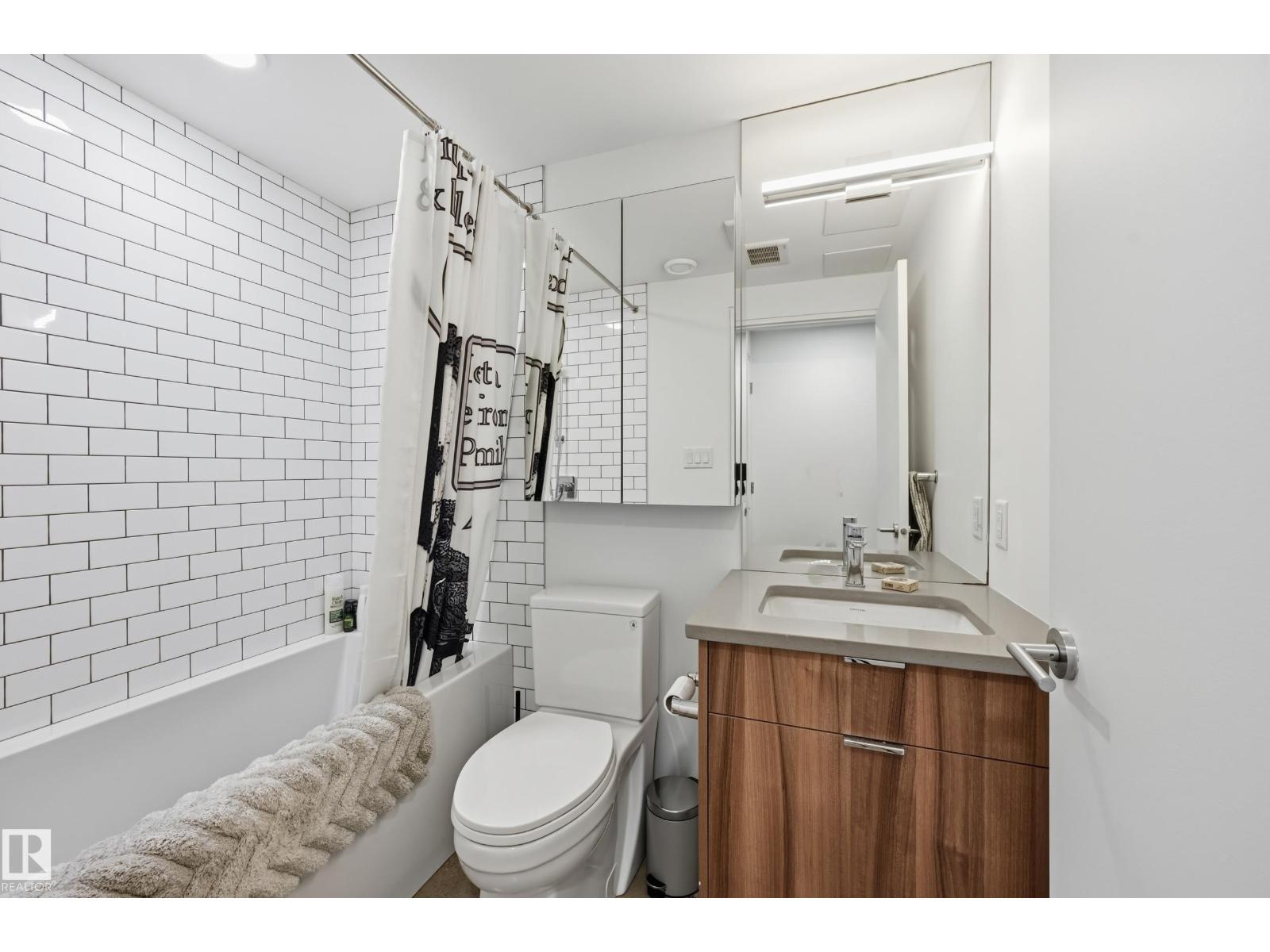 8712 120 ST NW - 50