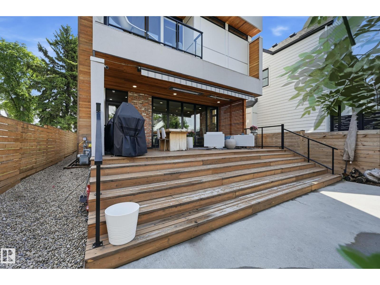 8712 120 ST NW - 51