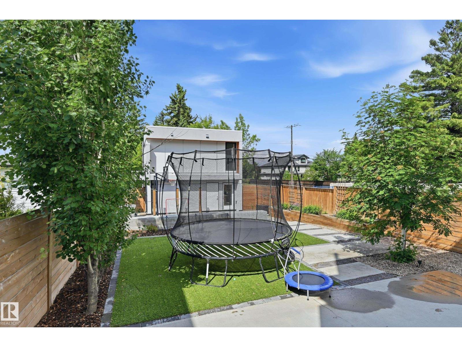 8712 120 ST NW - 54