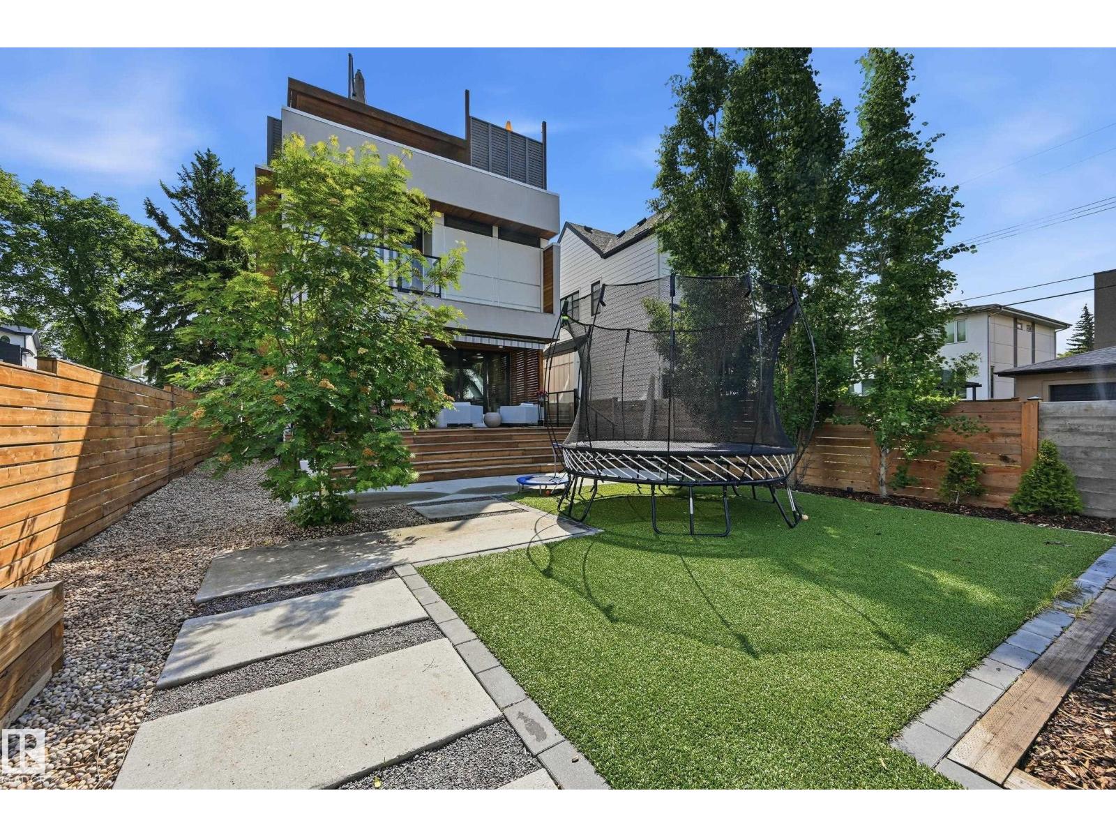 8712 120 ST NW - 55