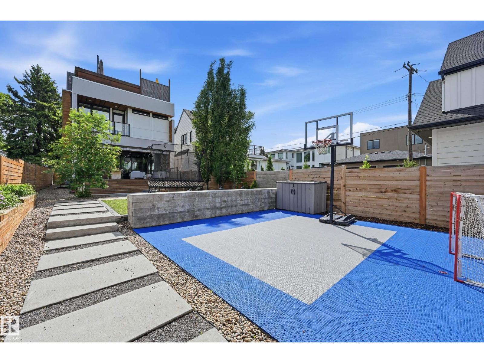 8712 120 ST NW - 57