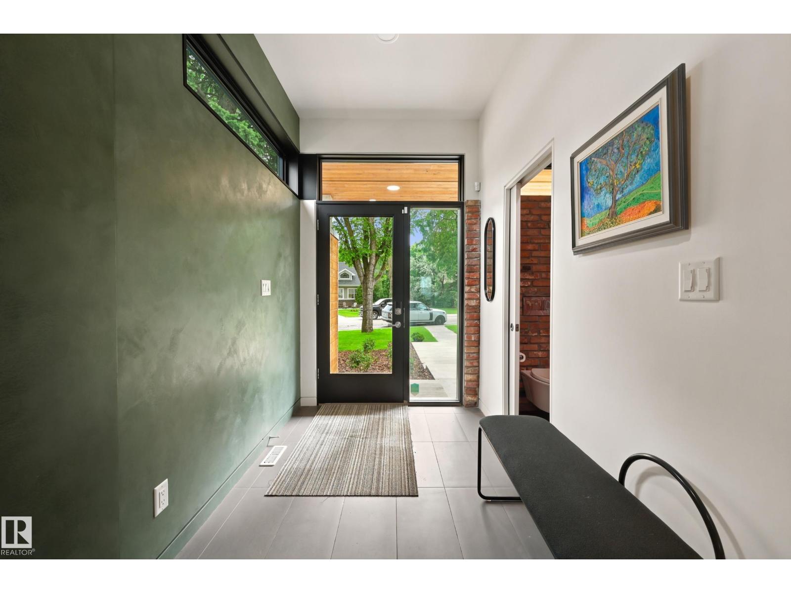 8712 120 ST NW - 6