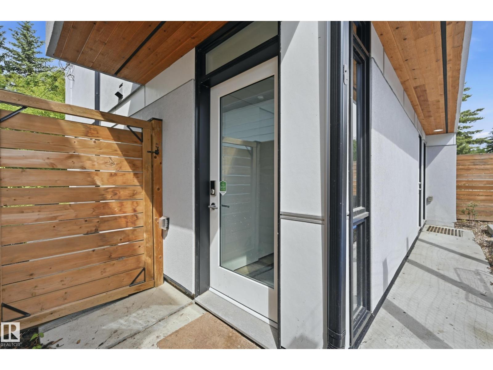 8712 120 ST NW - 66