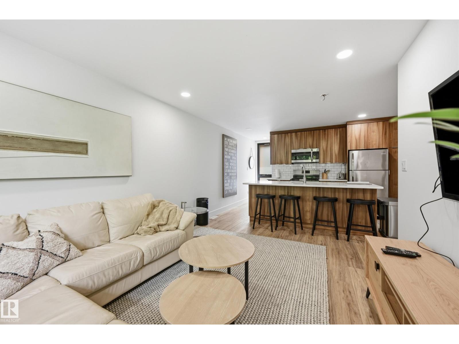 8712 120 ST NW - 69