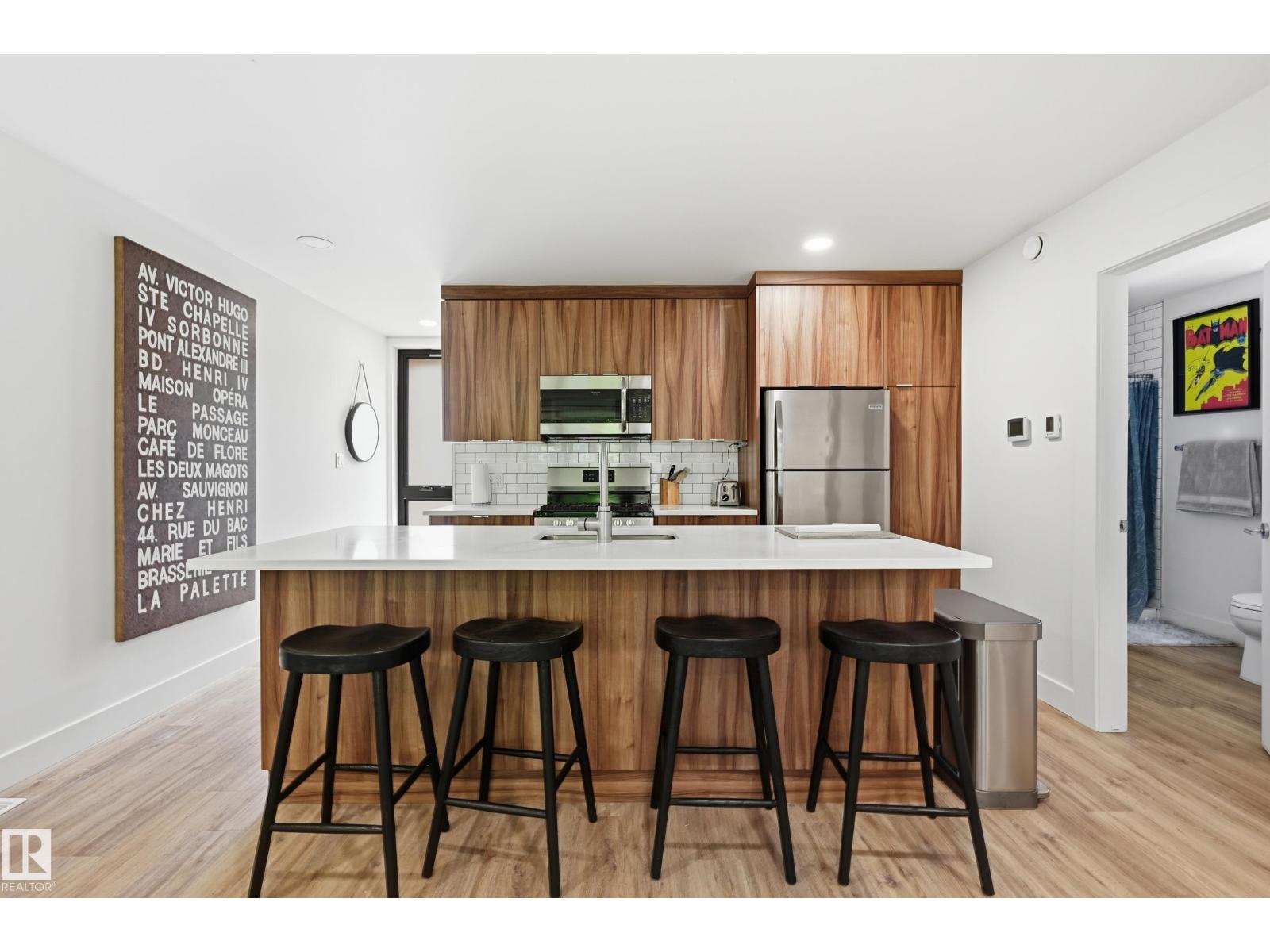 8712 120 ST NW - 70