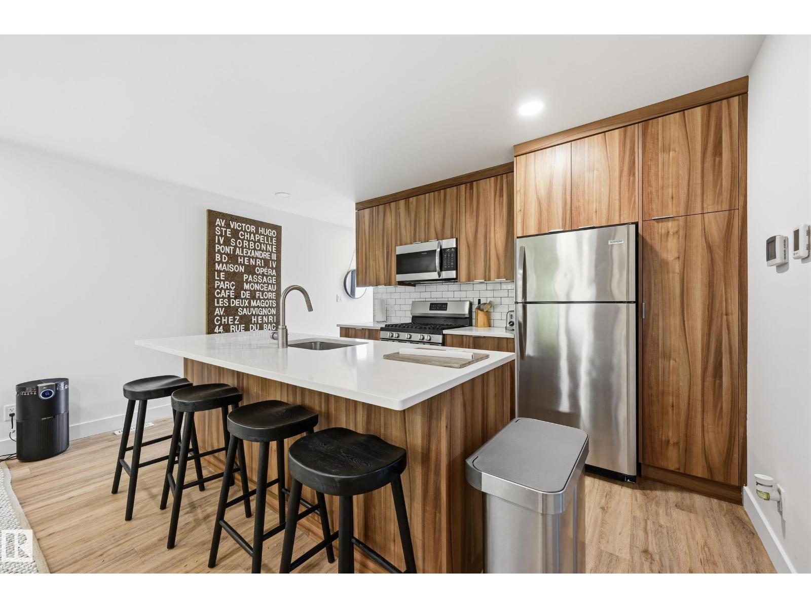 8712 120 ST NW - 71
